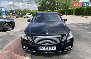 Седан Mercedes-Benz E-Class 2011 в 