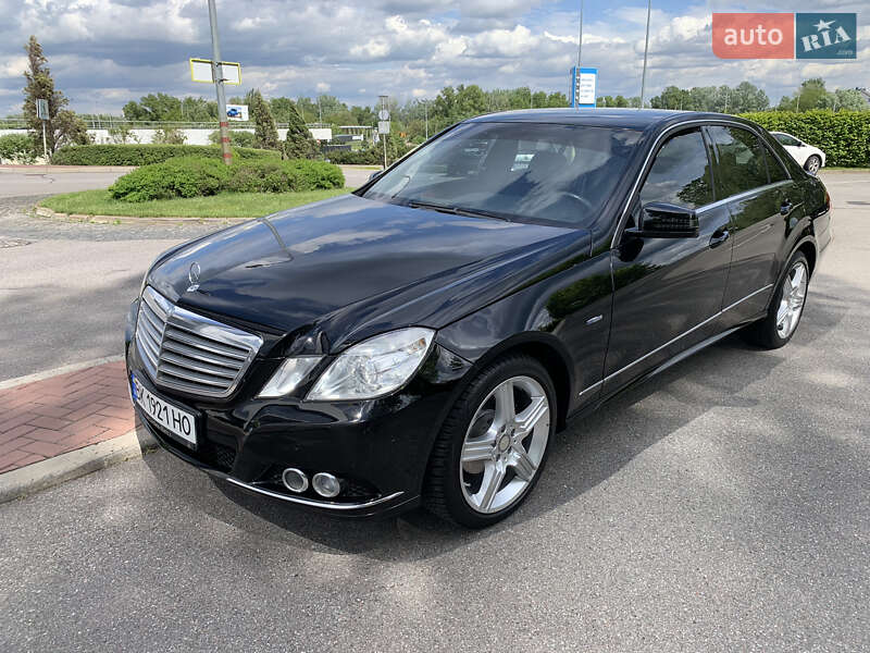 Седан Mercedes-Benz E-Class 2011 в 