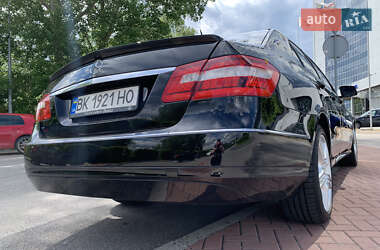 Седан Mercedes-Benz E-Class 2011 в 