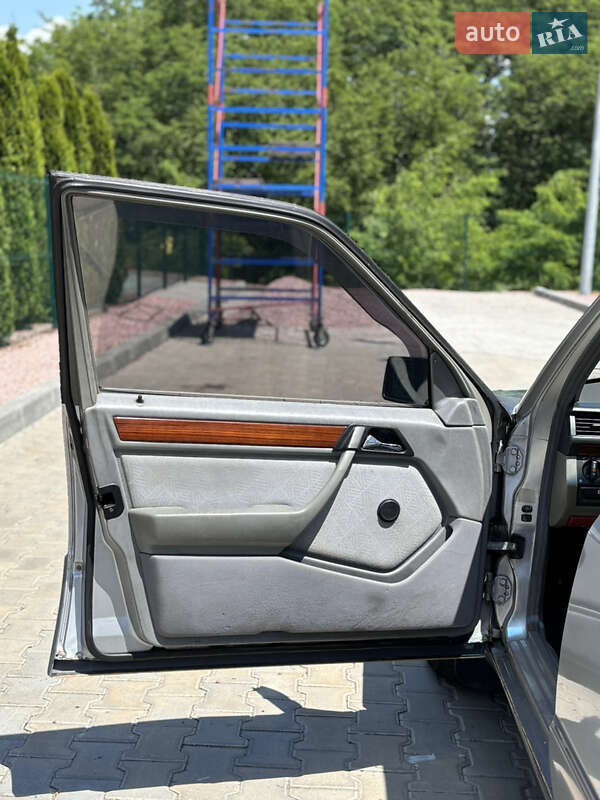 Седан Mercedes-Benz E-Class 1994 в Кременчуге
