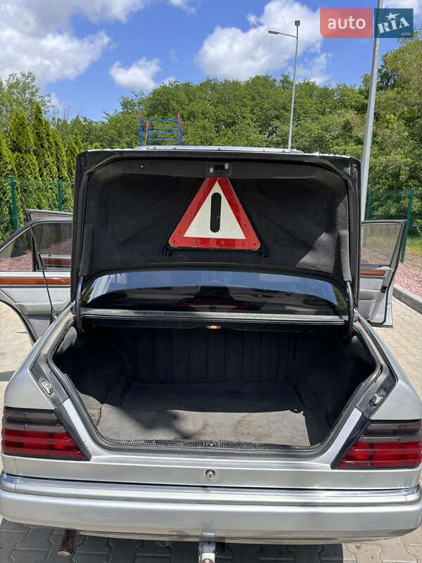 Седан Mercedes-Benz E-Class 1994 в Кременчуге