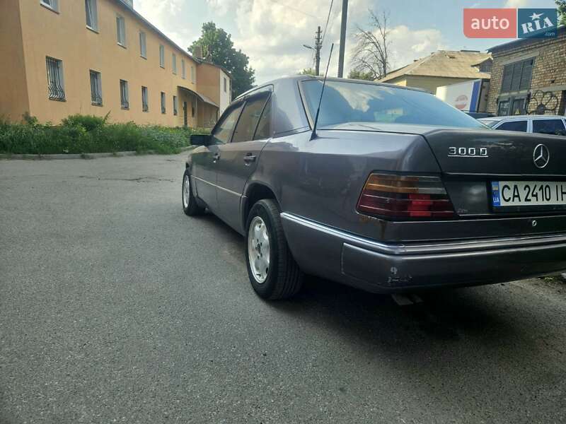 Седан Mercedes-Benz E-Class 1992 в Киеве