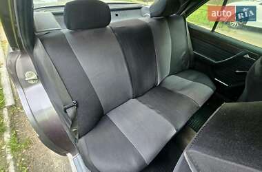 Седан Mercedes-Benz E-Class 1992 в 