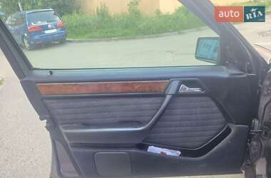 Седан Mercedes-Benz E-Class 1992 в 