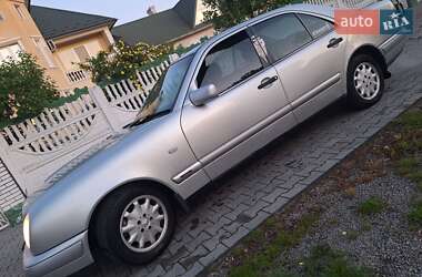 Седан Mercedes-Benz E-Class 2000 в 