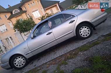 Седан Mercedes-Benz E-Class 2000 в 