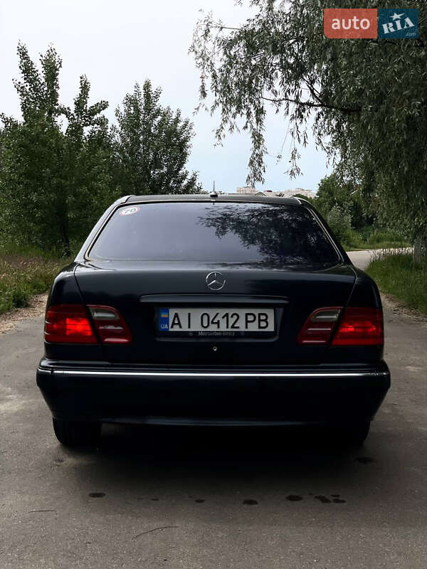 Седан Mercedes-Benz E-Class 2000 в Киеве