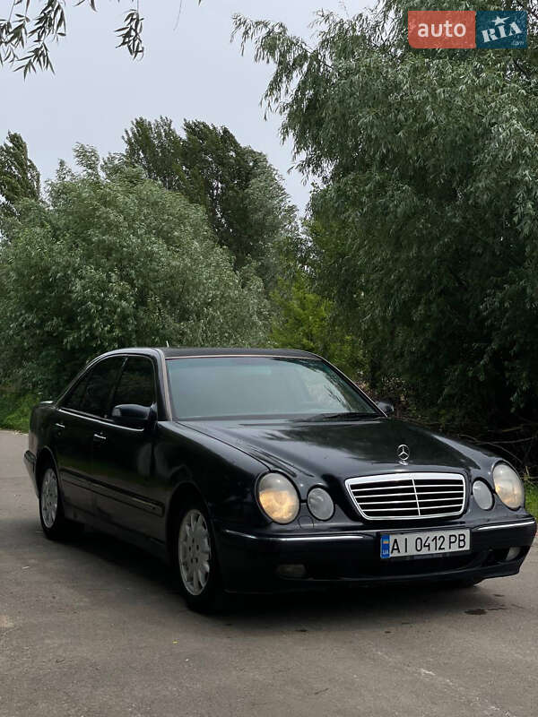 Седан Mercedes-Benz E-Class 2000 в Киеве