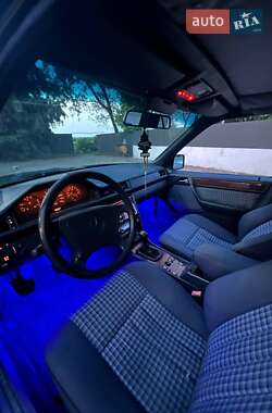 Седан Mercedes-Benz E-Class 1995 в 