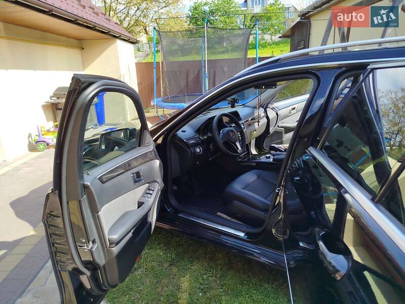 Універсал Mercedes-Benz E-Class 2012 в Хирові