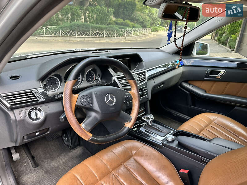 Седан Mercedes-Benz E-Class 2011 в Одессе