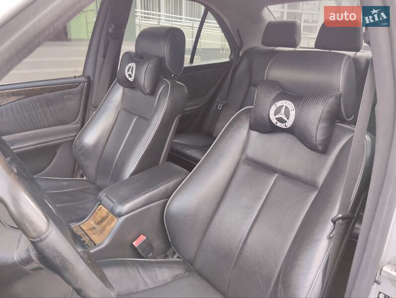 Седан Mercedes-Benz E-Class 2002 в Тульчине