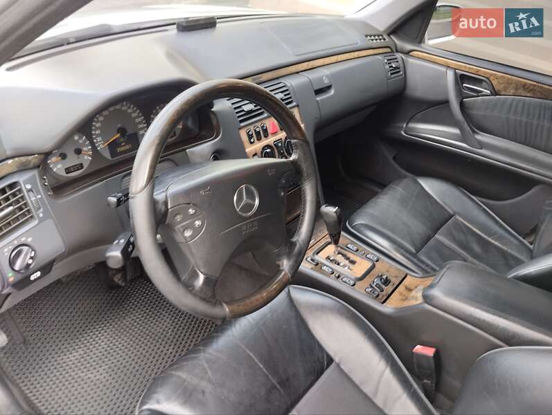 Седан Mercedes-Benz E-Class 2002 в Тульчине