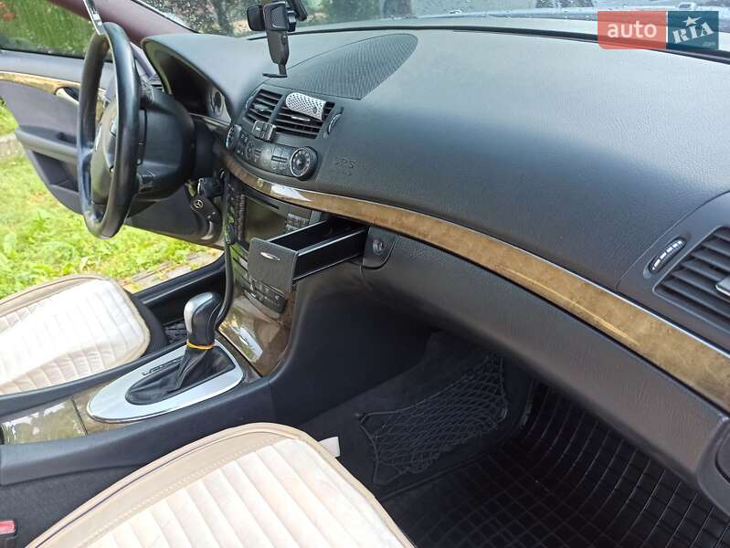 Седан Mercedes-Benz E-Class 2004 в Гайсину