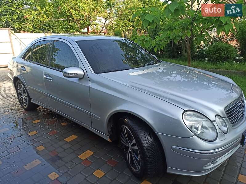 Седан Mercedes-Benz E-Class 2004 в Гайсину