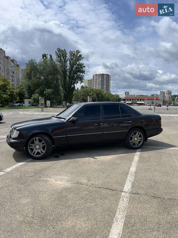 Седан Mercedes-Benz E-Class 1989 в Зарічному