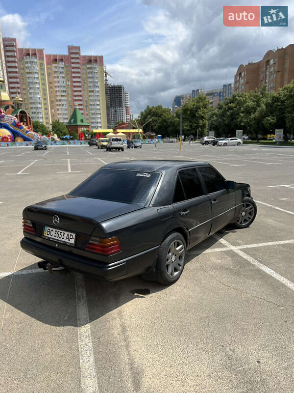 Седан Mercedes-Benz E-Class 1989 в Зарічному