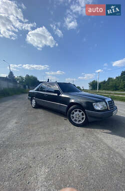 Седан Mercedes-Benz E-Class 1993 в 
