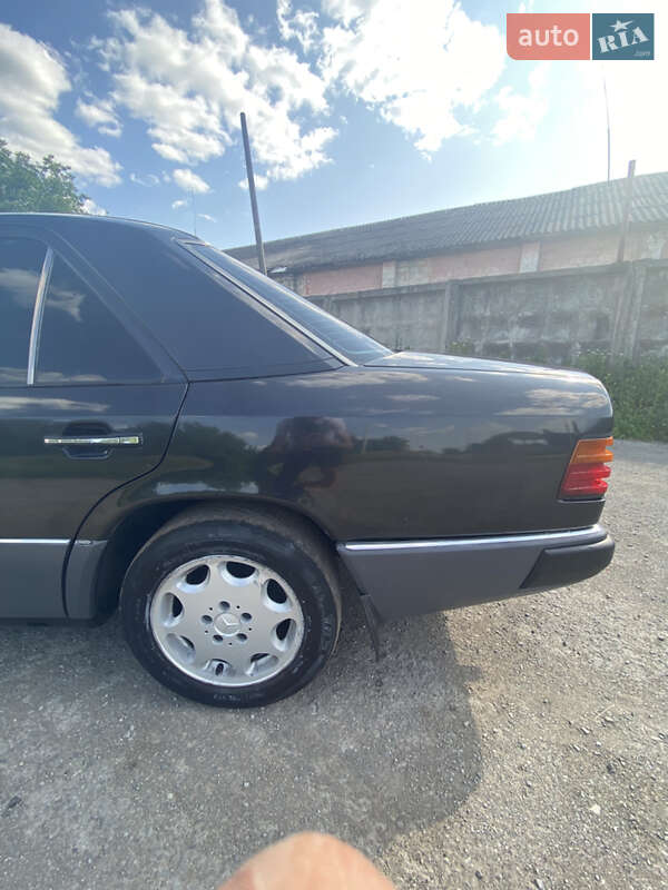 Седан Mercedes-Benz E-Class 1993 в Тернополе
