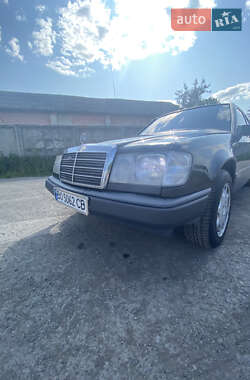 Седан Mercedes-Benz E-Class 1993 в 