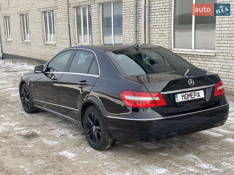 Седан Mercedes-Benz E-Class 2009 в Новояворовске