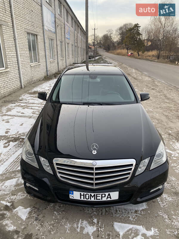 Седан Mercedes-Benz E-Class 2009 в Новояворовске