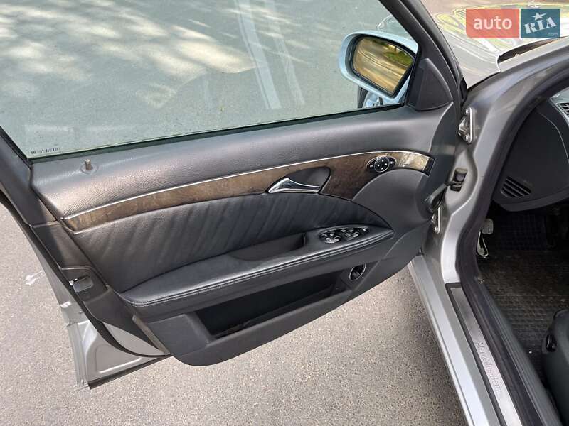 Седан Mercedes-Benz E-Class 2003 в Черновцах