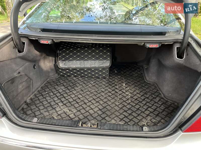 Седан Mercedes-Benz E-Class 2003 в Черновцах