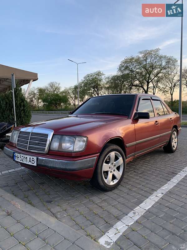 Mercedes-Benz E-Class 1989