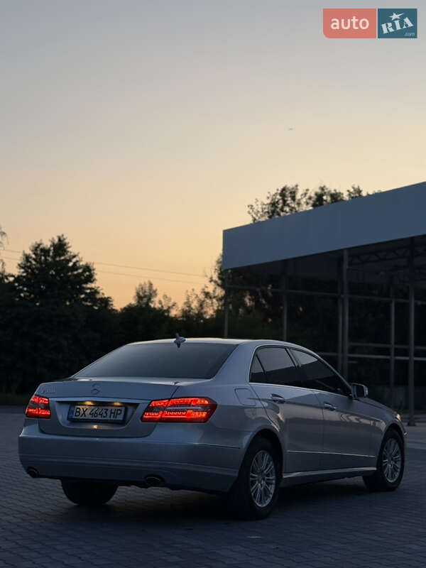 Седан Mercedes-Benz E-Class 2010 в Дунаевцах