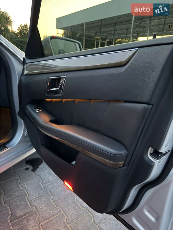 Седан Mercedes-Benz E-Class 2010 в Дунаевцах