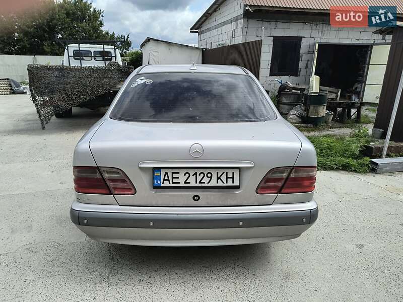 Седан Mercedes-Benz E-Class 1999 в Днепре