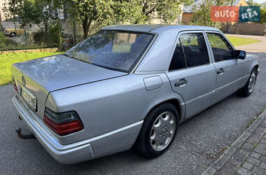 Седан Mercedes-Benz E-Class 1990 в 