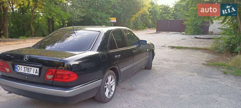 Седан Mercedes-Benz E-Class 1998 в Запоріжжі