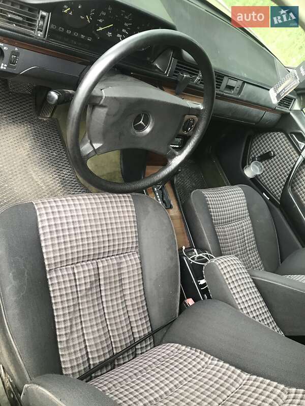 Седан Mercedes-Benz E-Class 1988 в Хмельницькому