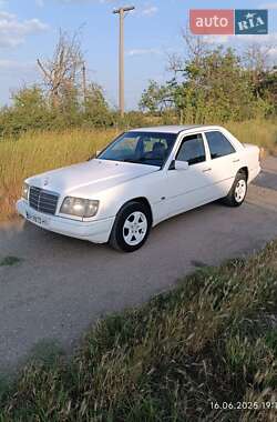 Седан Mercedes-Benz E-Class 1994 в Одессе