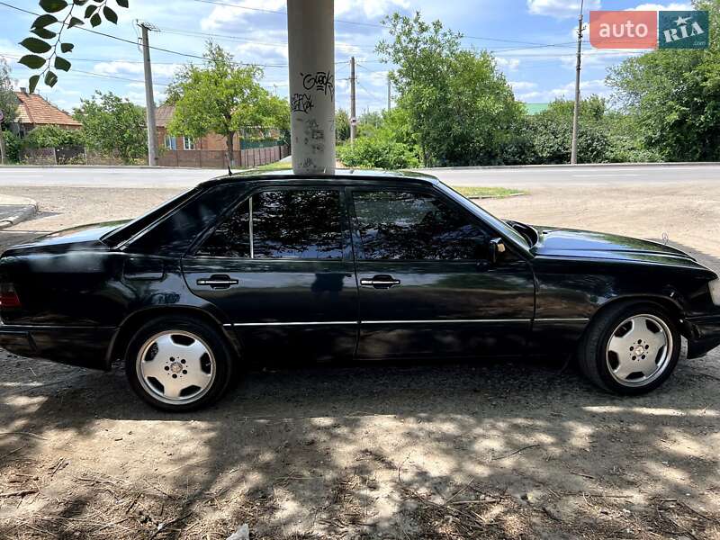 Седан Mercedes-Benz E-Class 1992 в Києві
