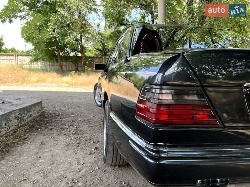 Седан Mercedes-Benz E-Class 1992 в Києві