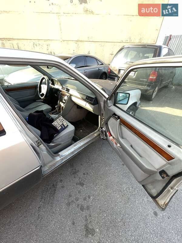Mercedes-Benz E-Class 1994