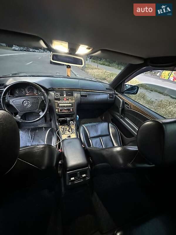 Універсал Mercedes-Benz E-Class 1999 в Києві