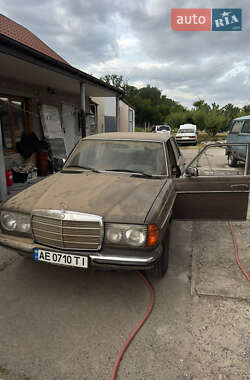 Седан Mercedes-Benz E-Class 1980 в Днепре
