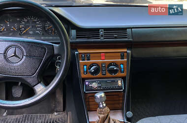Седан Mercedes-Benz E-Class 1994 в Николаеве