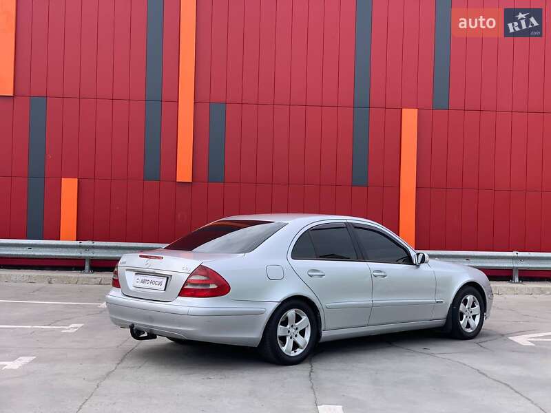 Седан Mercedes-Benz E-Class 2002 в Киеве