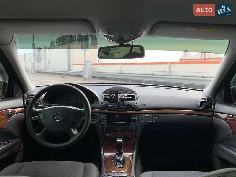 Седан Mercedes-Benz E-Class 2002 в Киеве