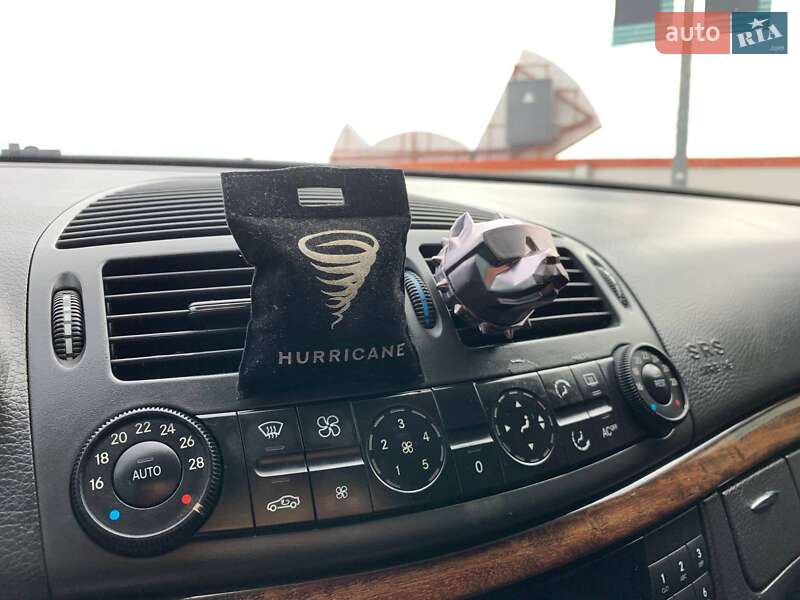 Седан Mercedes-Benz E-Class 2002 в Киеве