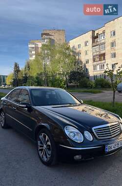 Седан Mercedes-Benz E-Class 2002 в Ровно
