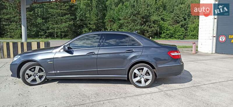 Седан Mercedes-Benz E-Class 2011 в Славуте