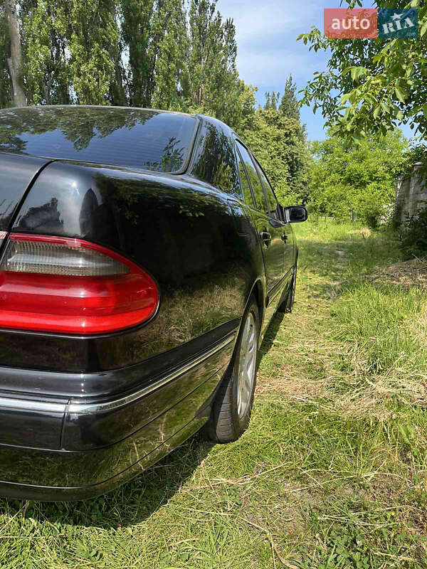 Седан Mercedes-Benz E-Class 2001 в Хмельницком