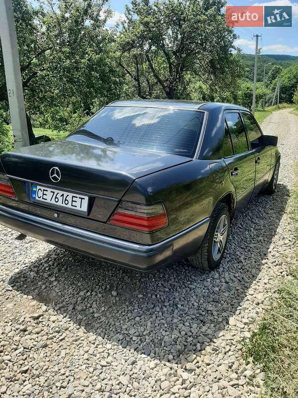 Седан Mercedes-Benz E-Class 1992 в Великому Кучурові