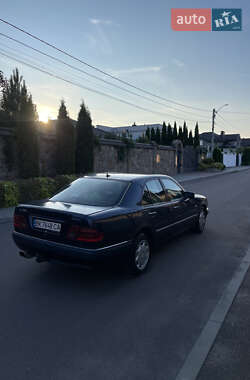 Седан Mercedes-Benz E-Class 1996 в 